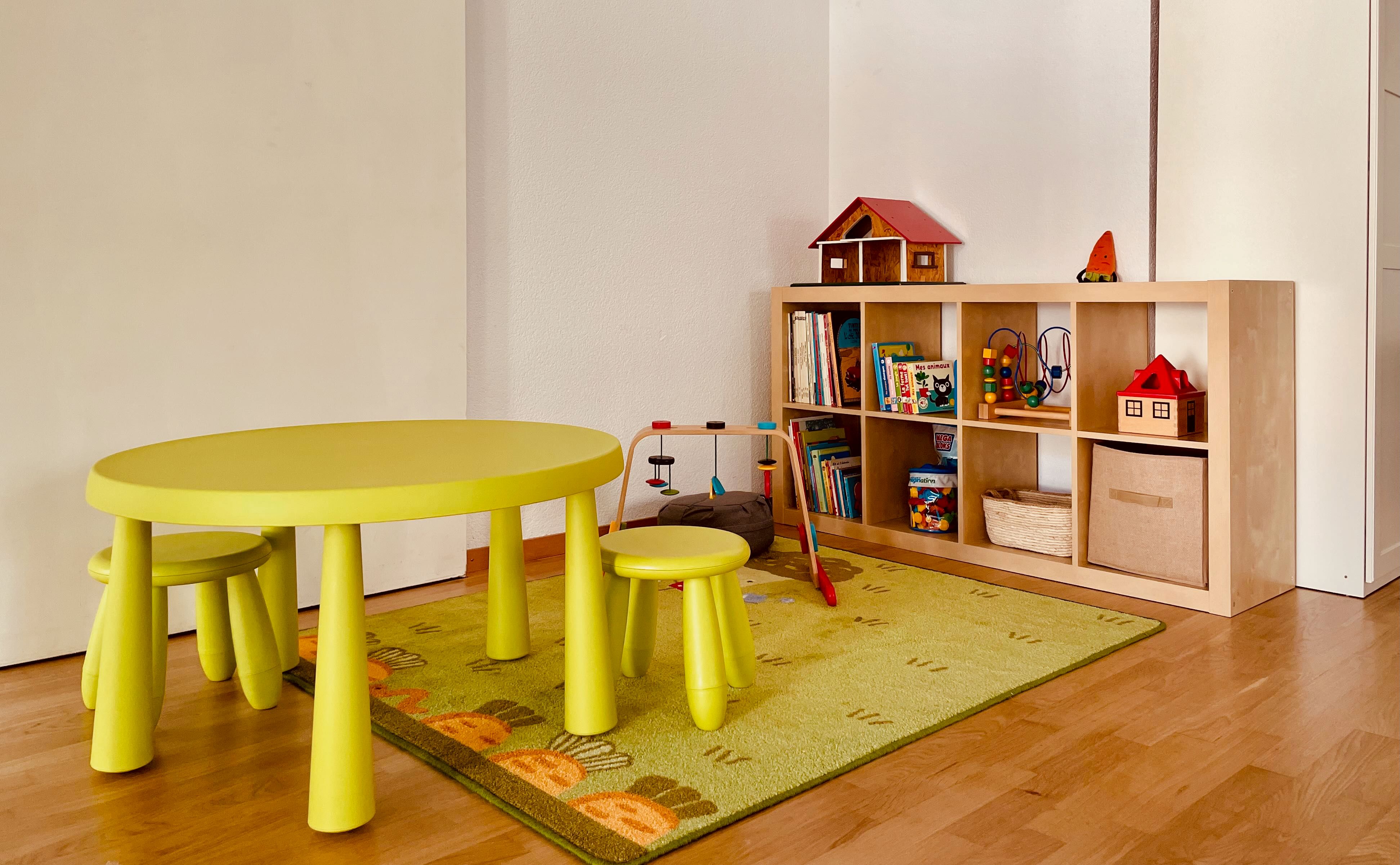 Coin enfants du cabinet, avec jouets et livres